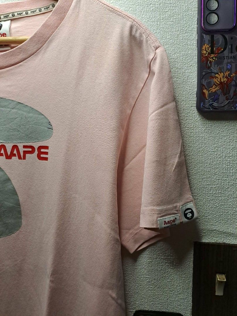 Aape Mad Face (Category: Tshirts & Polo Shirts ) located in Quezon City. Submitted by yaseen73 (Listing ID 1461909808, Image 2). Description: Aape Universe Mad Face Baby Pink With Cracks on Print and Single Pinhole Wearing Size : L - XL Dimensions : See Photo Color Rate : 9.5/10 - Pre Owned MOP : G C A S H B A N K T R A N S F E R COURIER : J & T LALAMOVE seller's location: 📍Brgy. Pansol, Q.C.