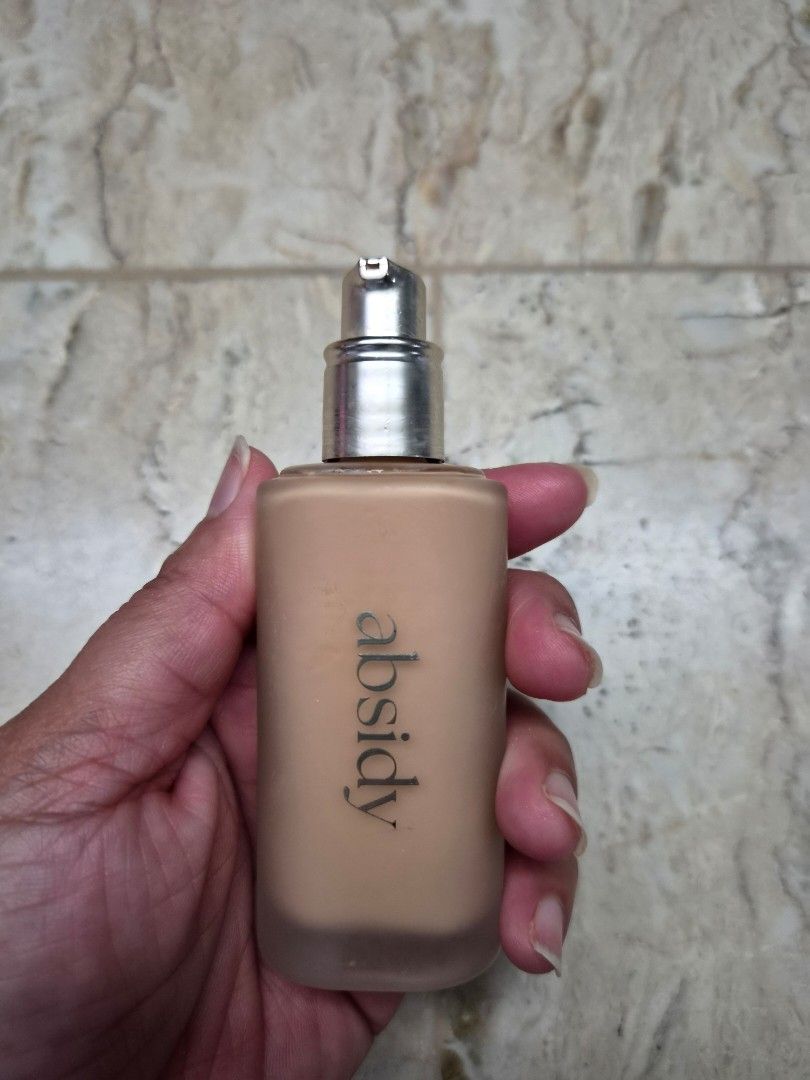 Absidy Beauty Base Weightless Touch Foundation (Category: Makeup) located in San Fernando. Submitted by bby0818 (Listing ID 1461930285, Image 3). Description: Purchased from Absidy Beauty Official Flagship Store 99% full Shade: 2.5W (Medium with warm undertones) - See photo for reference Date of purchase: August 3, 2026 Shelf life: 12 months Net wt. 30ml.