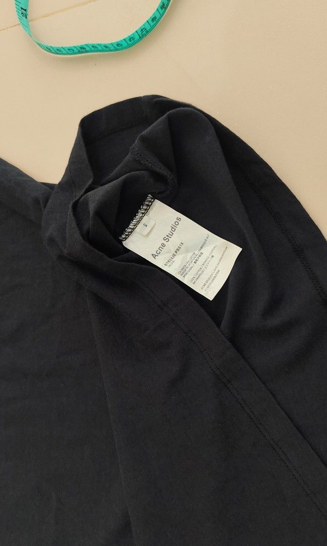 Acne Studios (Category: Blouses) located in Mati. Submitted by gsthrift (Listing ID 1461893664, Image 3). Description: color: navy blue.