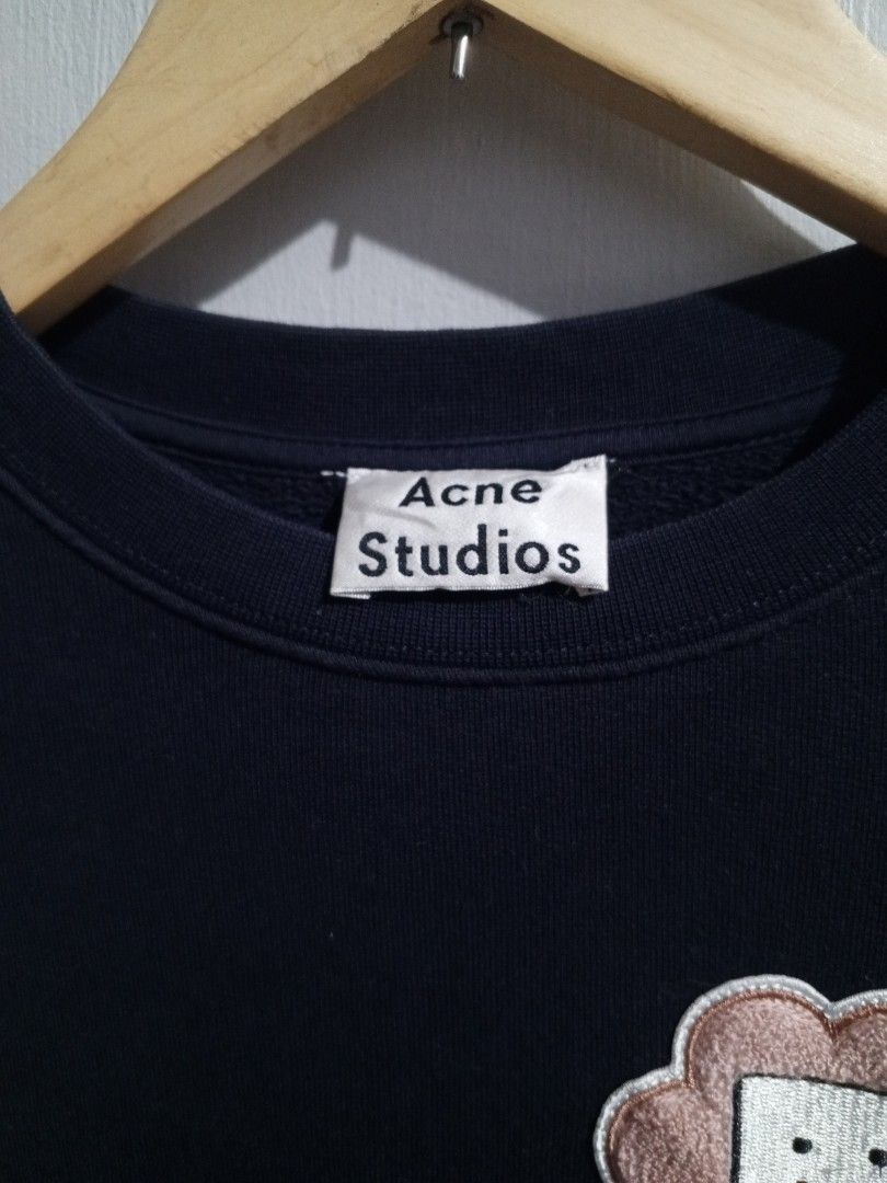 Acne Studios Casey Emoji sweater (Category: Coats, Jackets and Outerwear) located in Santa Maria. Submitted by paulo-garcia21 (Listing ID 1461811525, Image 3). Description: size small 19 by 24 no issue excellent condition.