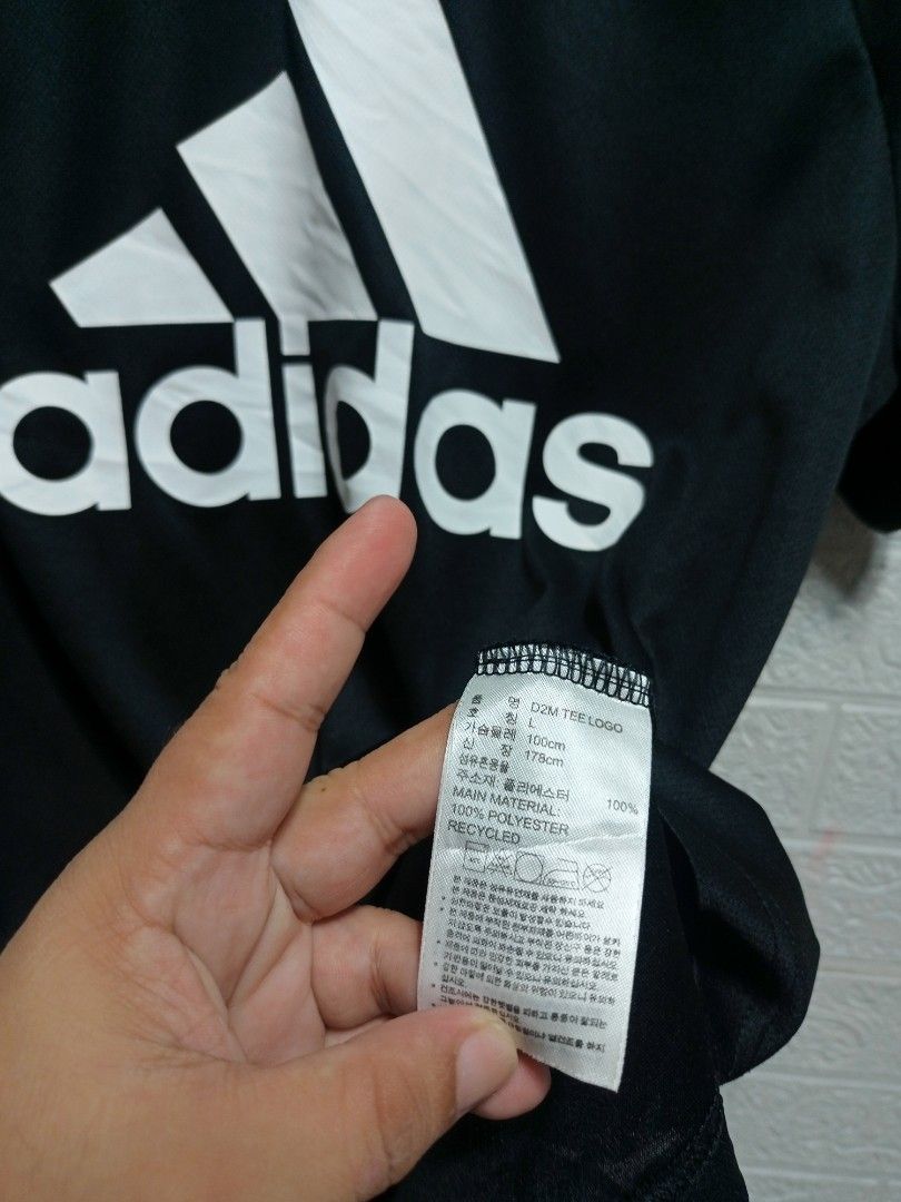 Adidas (Category: Activewear) located in Danao, Cebu. Submitted by 6000thrifts.ph (Listing ID 1461985335, Image 3). Description: - Brand: Adidas - Color: Black - Design: Iconic Adidas logo - Size: Free Size - Material: 100% Recycled Polyester - Features: Breathable fabric, comfortable fit - Style: Casual, activewear.