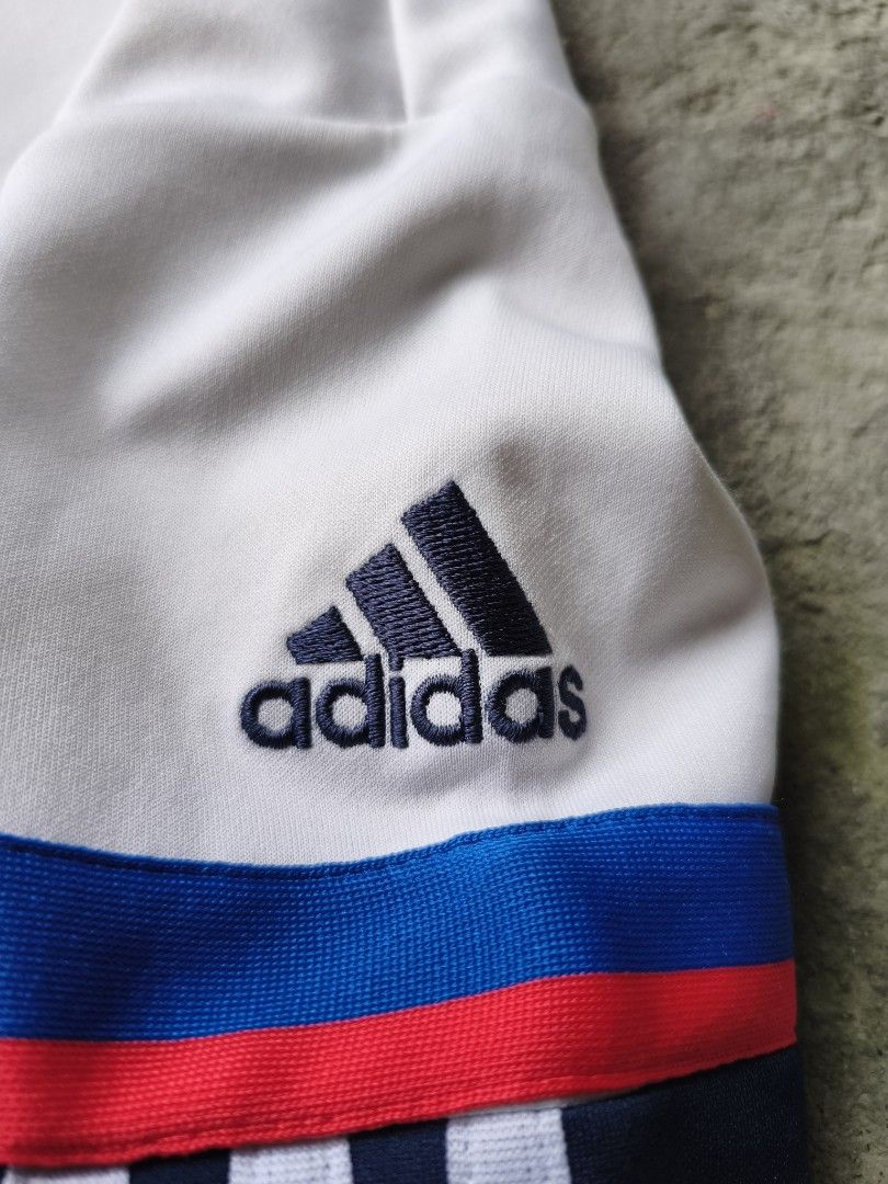 Adidas Climalite Full-Zip Two-Tone Colorblock Track Jacket (Category: Coats, Jackets and Outerwear) located in Cavite. Submitted by benta.ni.jm (Listing ID 1461813253, Image 2). Description: Size: M Dimensions: 20.5 x 28 Condition: 10/10 Color Rate: 10/10 Issue: 📩📩📩.