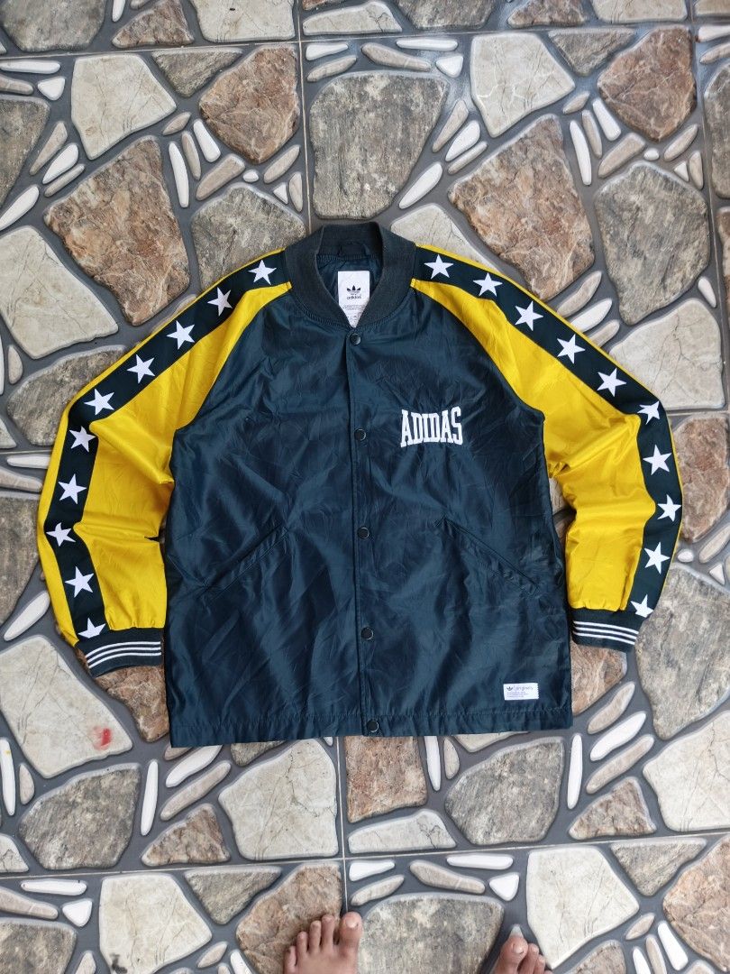 Adidas coach jacket (Category: Activewear) located in Baggao. Submitted by thriftislife123 (Listing ID 1461933651, Image 3). Description: w:23 l:27 issue:very small scratch on the back off/legit pm for more details.