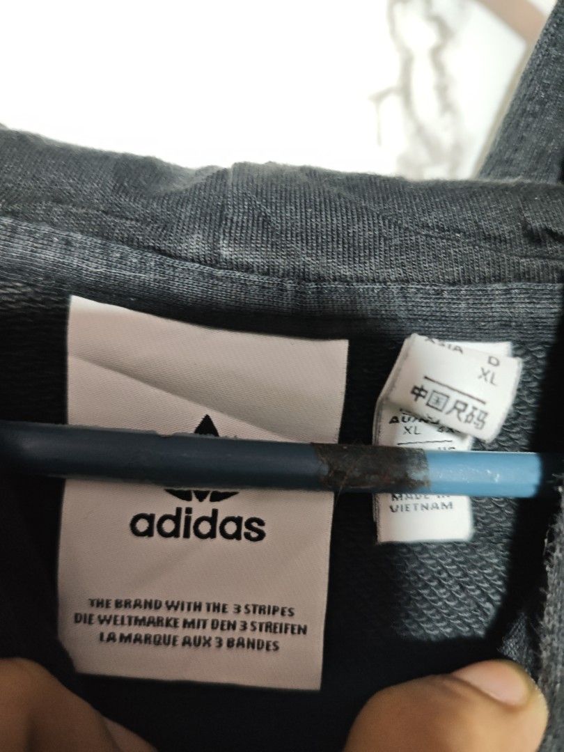 Adidas full zip jacket (Category: Activewear) located in Las Pinas. Submitted by yokiesse (Listing ID 1462016429, Image 3). Description: .