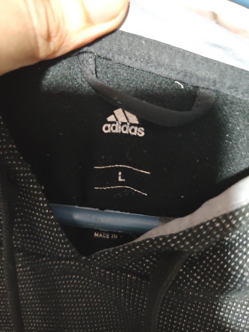 Adidas jacket (Category: Coats, Jackets and Outerwear) located in Las Pinas. Submitted by yokiesse (Listing ID 1462017524, Image 3). Description: .