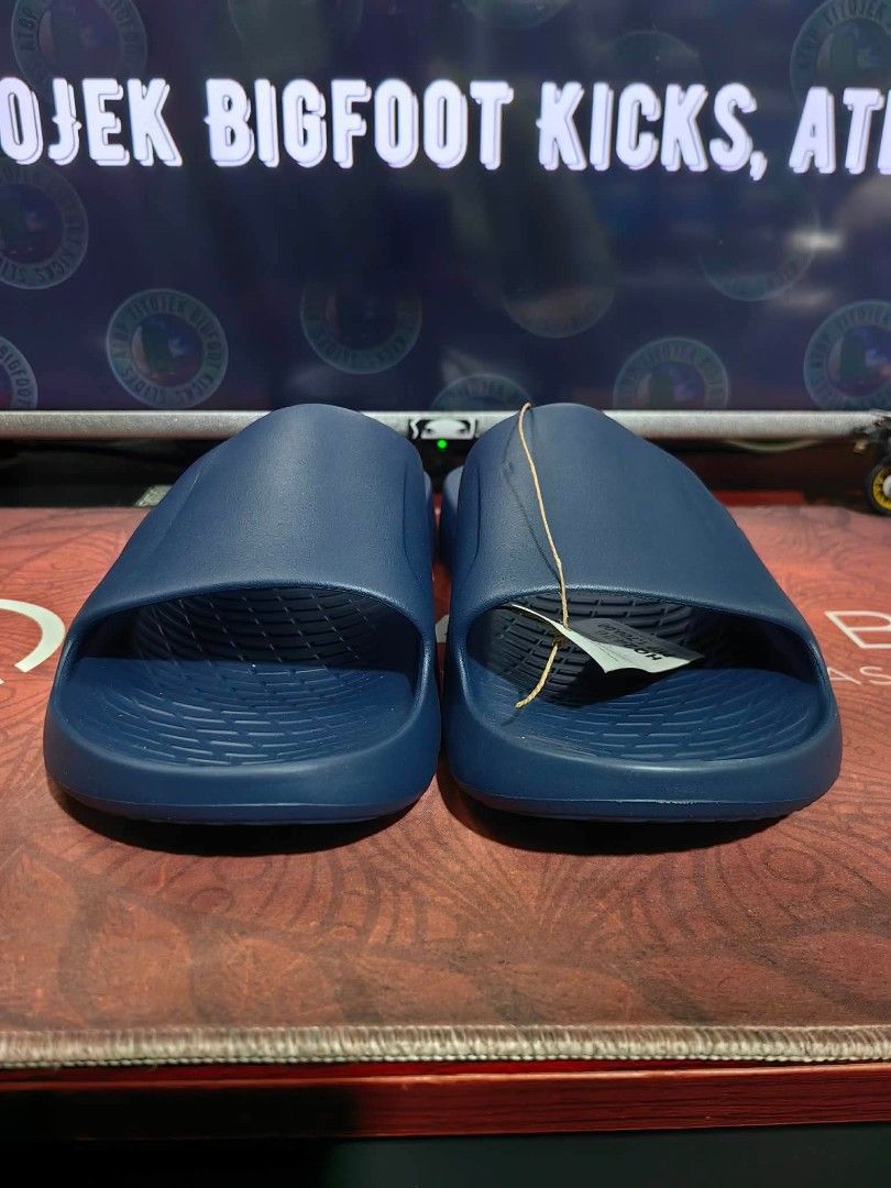 Adidas Lightshift slide size 14 & 15 US (Category: Slippers & Slides) located in Pasig City. Submitted by titojek (Listing ID 1461830681, Image 2). Description: ⚠️ For sale only. 🔥 Brand new and legit Ad!das Lightshift slide (dark blue) size 14 & 15 US 💵 1,700. Fixed price (SRP) 🛵 Lalamove or Grab ✈️ J&T and JRS (no rush shipping) 💳 Payment • Gcash or Security Bank ❌ Wala na akong meet up. ❌ Walang COD/COP. ❌ Walang Sh0pee checkout. 📍Pinagbu