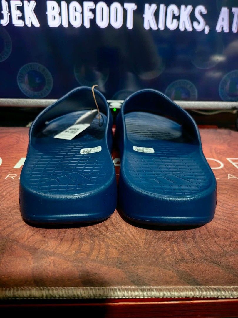 Adidas Lightshift slide size 14 & 15 US (Category: Slippers & Slides) located in Pasig City. Submitted by titojek (Listing ID 1461830681, Image 3). Description: ⚠️ For sale only. 🔥 Brand new and legit Ad!das Lightshift slide (dark blue) size 14 & 15 US 💵 1,700. Fixed price (SRP) 🛵 Lalamove or Grab ✈️ J&T and JRS (no rush shipping) 💳 Payment • Gcash or Security Bank ❌ Wala na akong meet up. ❌ Walang COD/COP. ❌ Walang Sh0pee checkout. 📍Pinagbu