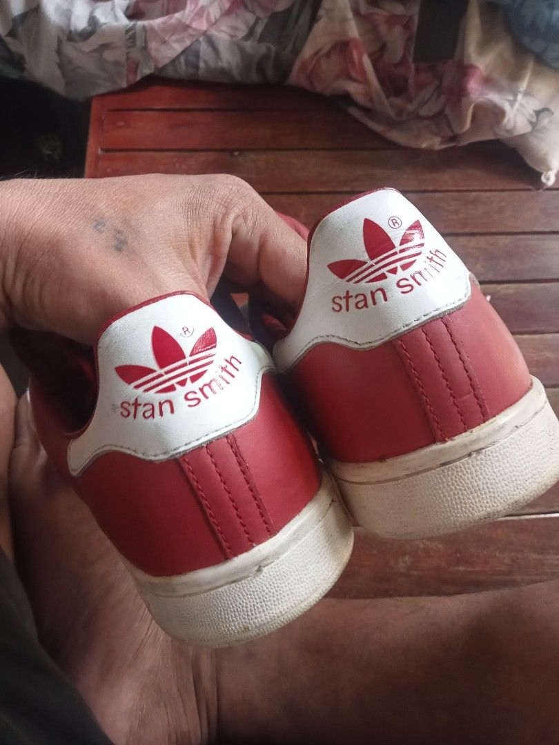 Adidas Stan Smith Red Leather Sneakers (Category: Casual Shoes) located in Manila. Submitted by wantcho.406 (Listing ID 1461816272, Image 2). Description: - Red Adidas Stan Smith sneakers - Genuine leather upper - Size: UK 9 / US 9.5 / FR 43 / JPN 275 / 265mm - Made in India - Classic, timeless design - Ideal for everyday use.