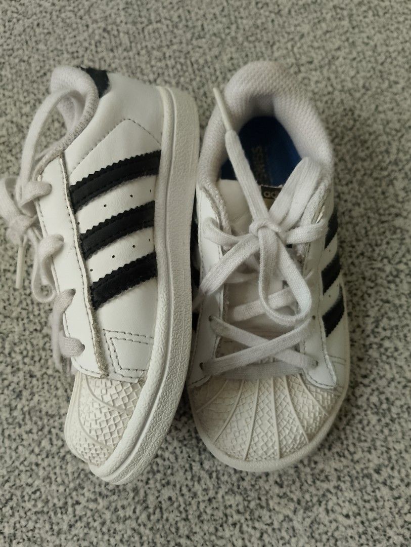 Adidas Superstar (Category: Babies & Kids Fashion) located in Cabadbaran. Submitted by ztsfinds (Listing ID 1461816489, Image 1). Description: Authentic Adidas Originals Superstar Toddler (Size 8K / US 8) - White/Black -Selling a pre-loved, 100% authentic pair of Toddler Adidas Superstars in the classic Cloud White and Core Black colorway. Model / Art Code: C77913 Size: US 8K | UK 7.5K | FR 25 (Fits children around 2 to 3 years old depending on f