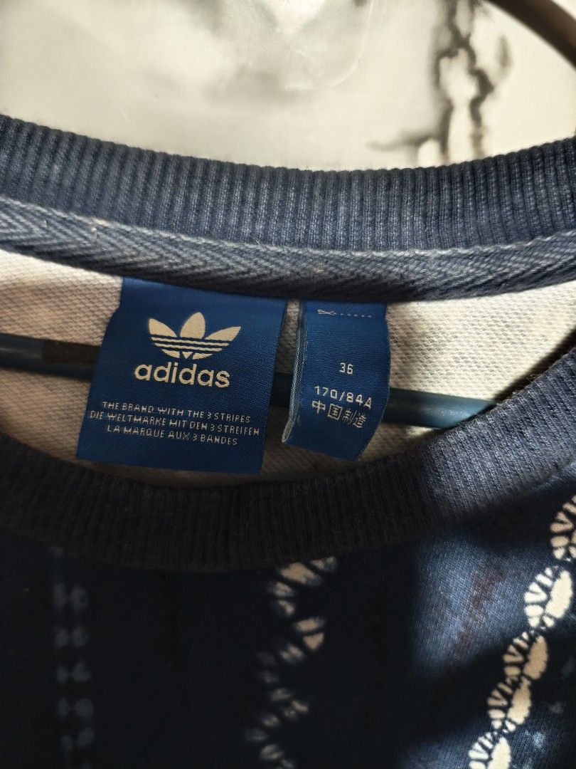 Adidas sweat shirt (Category: Coats, Jackets and Outerwear) located in Las Pinas. Submitted by yokiesse (Listing ID 1462015285, Image 3). Description: .