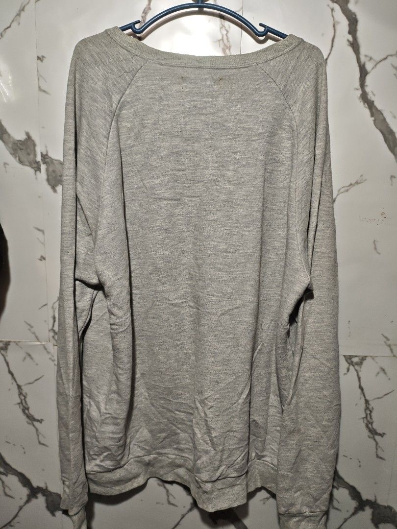 ADIDAS SWEATER WOMEN (Category: Activewear) located in Las Pinas. Submitted by yokiesse (Listing ID 1462009182, Image 2). Description: .
