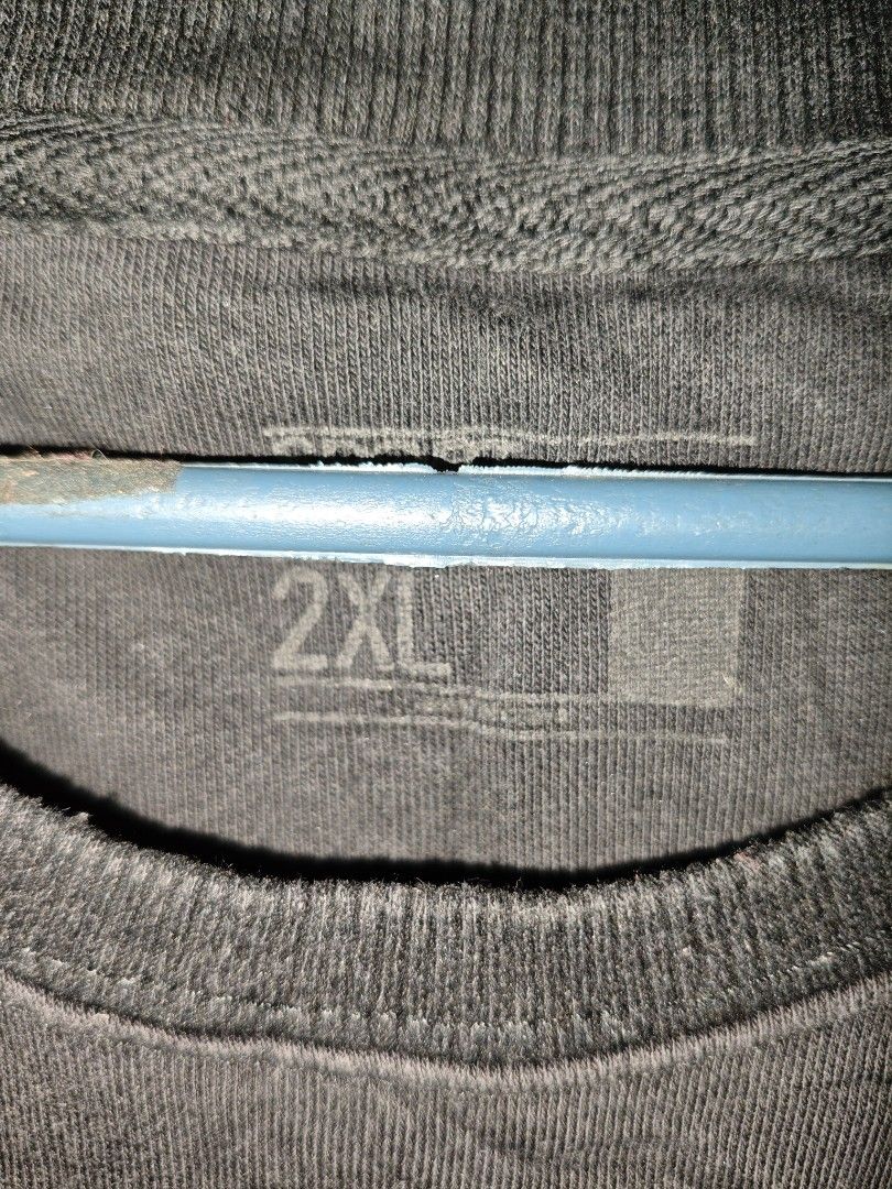 Adidas sweatshirt (Category: Coats, Jackets and Outerwear) located in Las Pinas. Submitted by yokiesse (Listing ID 1462017433, Image 3). Description: .
