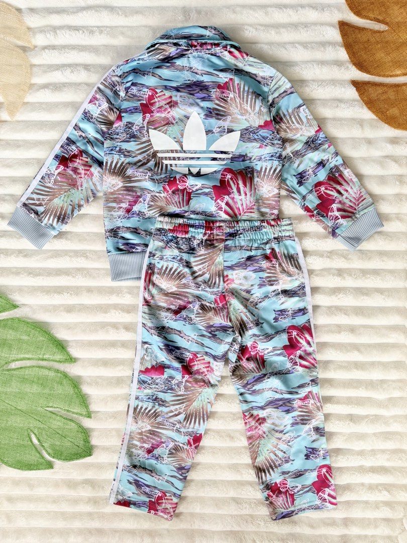 Adidas track suit terno AOP design 4Y (Category: Babies & Kids Fashion) located in La Trinidad. Submitted by true_kidsclothing (Listing ID 1461877344, Image 2). Description: 𝙎𝙞𝙯𝙚 𝙤𝙣 𝙩𝙖𝙜: 4 yrs old 💯Legit / Authentic 📌Excellent used condition 📌Color rate: 9.8/10.