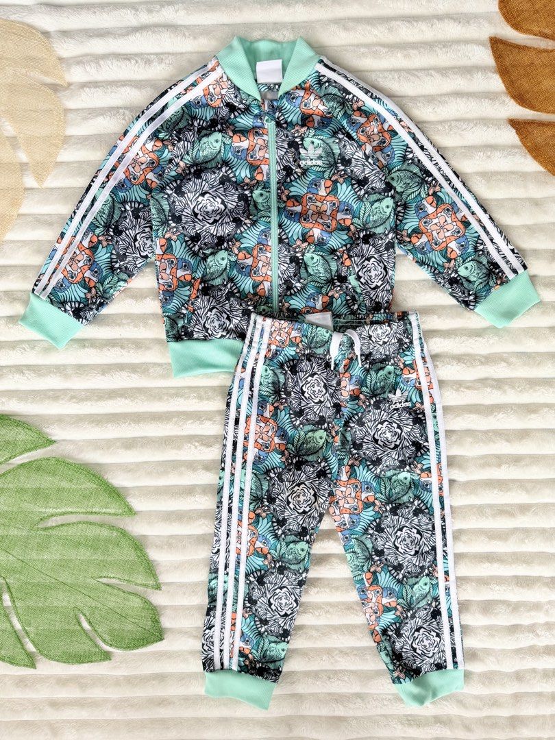 Adidas track suit terno AOP design 3Y (Category: Babies & Kids Fashion) located in La Trinidad. Submitted by true_kidsclothing (Listing ID 1461905459, Image 1). Description: 𝙎𝙞𝙯𝙚 𝙤𝙣 𝙩𝙖𝙜: 95/ 3 yrs old 💯Legit / Authentic 📌Excellent used condition 📌Color rate: 9.8/10.