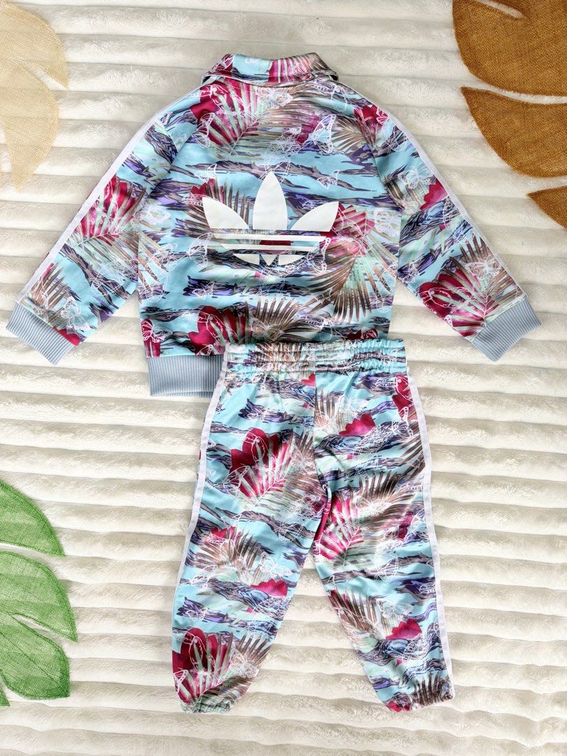 Adidas tracksuit Terno AOP design 3Y (Category: Babies & Kids Fashion) located in La Trinidad. Submitted by true_kidsclothing (Listing ID 1461877012, Image 2). Description: 𝙎𝙞𝙯𝙚 𝙤𝙣 𝙩𝙖𝙜: 36 / 3 yrs old 💯Legit / Authentic 📌Excellent used condition 📌Color rate: 9.8/10.