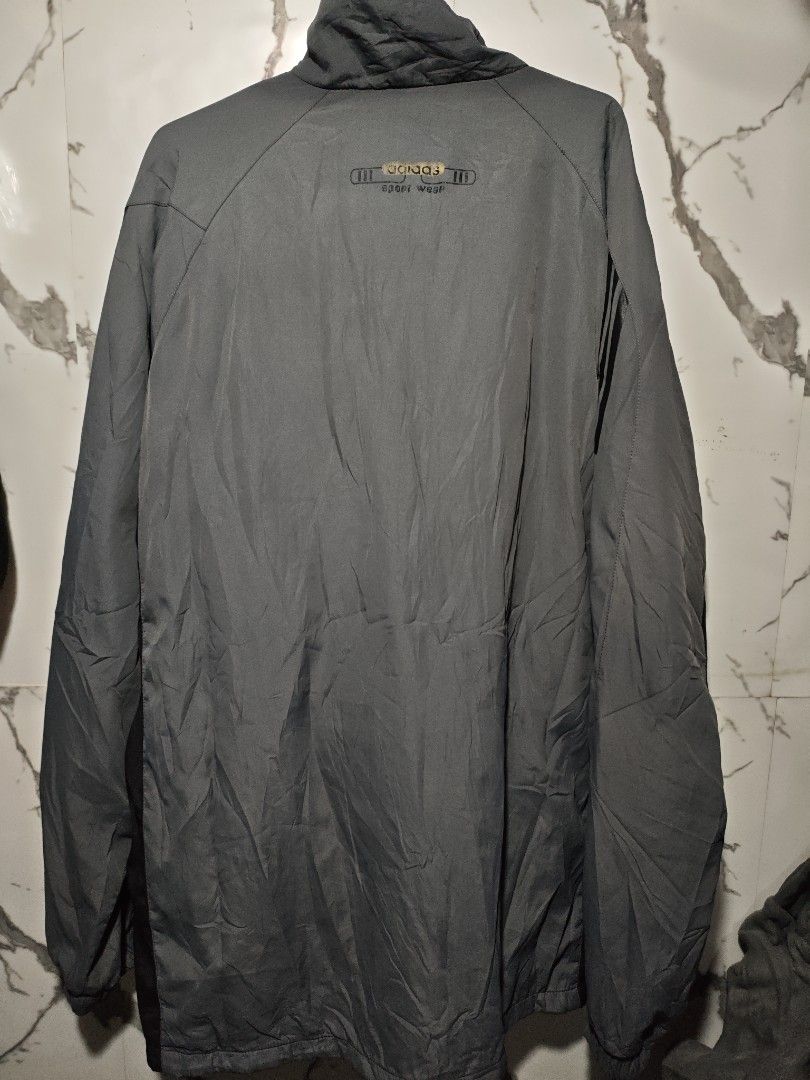 Adidas windbreaker (Category: Activewear) located in Las Pinas. Submitted by yokiesse (Listing ID 1462010229, Image 2). Description: .