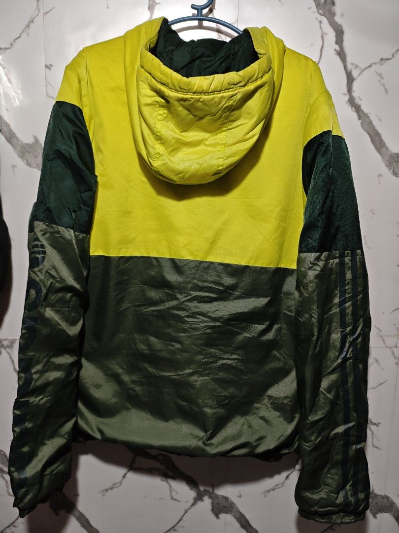 Adidas windbreaker (Category: Coats, Jackets and Outerwear) located in Las Pinas. Submitted by yokiesse (Listing ID 1462017707, Image 2). Description: .