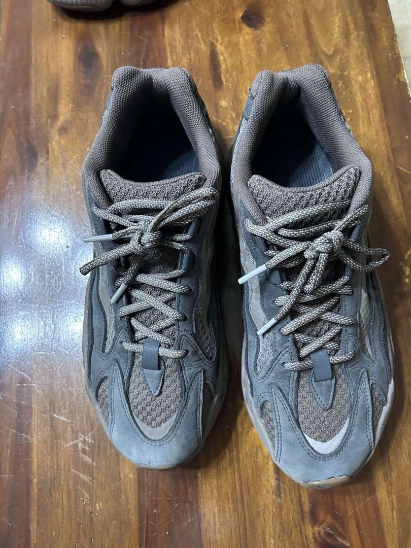 Adidas Yeezy Boost 700 V2 (Category: Sneakers) located in Baliuag. Submitted by preloveby_ella (Listing ID 1461953128, Image 2). Description: Bought it for 14k, selling it for 4,500 with box Men’s size US 11, UK 10.5.