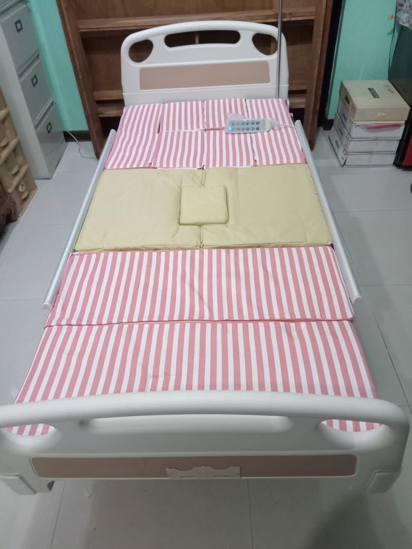 Adjustable Electric Hospital Bed with Remote Control (Category: Bed Frames & Mattresses) located in Las Pinas. Submitted by quickfalcon.244d07 (Listing ID 1461978136, Image 1). Description: - Fully functional electric hospital bed - Multiple adjustable positions (backrest & leg rest) - Easy operation with remote control - Built-in bedpan opening - Pink and white striped mattress cover - Perfect for home care needs.