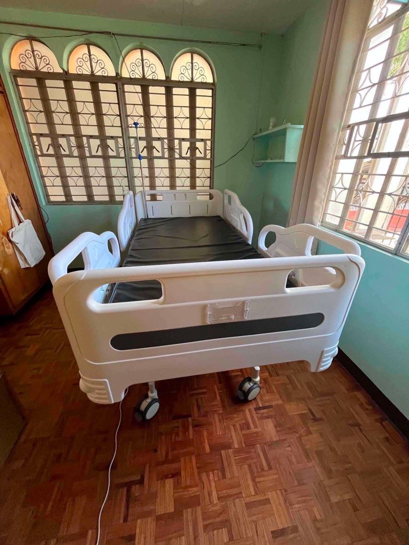Adjustable Hospital Bed with Wheels (Category: Medical Supplies & Tools) located in Manila. Submitted by rosel2001 (Listing ID 1461832776, Image 2). Description: - Adjustable hospital bed - Features side rails for safety - Equipped with wheels for easy mobility - Includes a black mattress - Ideal for home care needs - Pickup only.