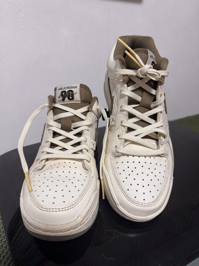 Air Jordan 98 Sneakers (Category: Sneakers) located in San Jose del Monte. Submitted by thriftream (Listing ID 1461906825, Image 2). Description: - Size: US 7 - Well used - No flaws just needs cleaning.