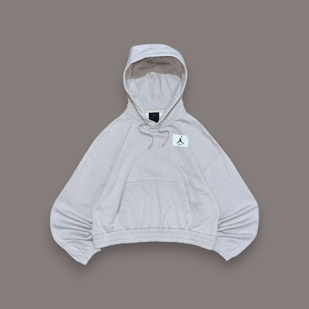 AIR JORDAN FLIGHT PULLOVER HOODIE (Category: Coats, Jackets and Outerwear) located in Quezon. Submitted by ejay.thrift.clothes (Listing ID 1462012951, Image 1). Description: SMALL 20 X 20 ISSUE: HOLE IN THE BACK COLOR RATE: 10/10 AS NEW CONDITION # 476.