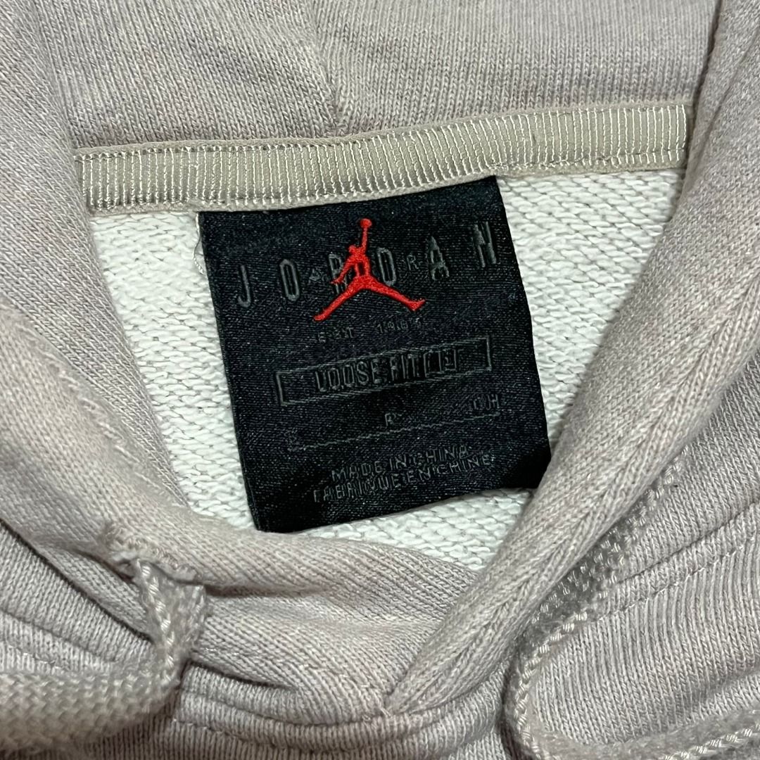 AIR JORDAN FLIGHT PULLOVER HOODIE (Category: Coats, Jackets and Outerwear) located in Quezon. Submitted by ejay.thrift.clothes (Listing ID 1462012951, Image 3). Description: SMALL 20 X 20 ISSUE: HOLE IN THE BACK COLOR RATE: 10/10 AS NEW CONDITION # 476.