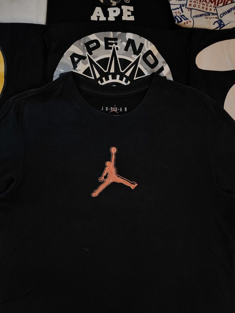 Air Jordan Mid Logo Black (Category: Tshirts & Polo Shirts ) located in San Fernando. Submitted by gaboo_asncn (Listing ID 1462022384, Image 3). Description: - Air Jordan Mid Logo Black - Size: Large on tag (W20.5/L26.5) - Condition: Good - Color Rate: 8/10 - No issue.