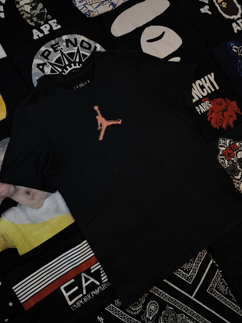 Air Jordan Mid Logo Black (Category: Tshirts & Polo Shirts ) located in San Fernando. Submitted by gaboo_asncn (Listing ID 1462022384, Image 1). Description: - Air Jordan Mid Logo Black - Size: Large on tag (W20.5/L26.5) - Condition: Good - Color Rate: 8/10 - No issue.