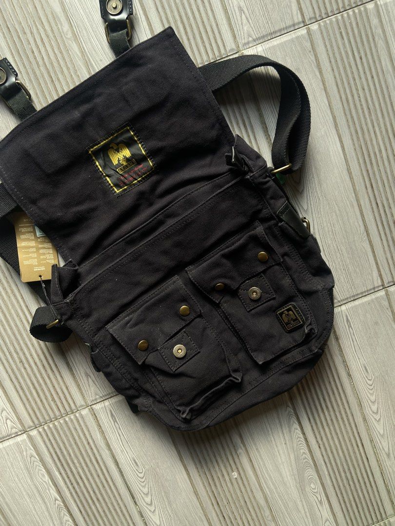 AKARMY Canvas Leather Messenger Bag worn by Will Smith (Category: Sling Bags) located in Taguig. Submitted by da3rddeals (Listing ID 1461871433, Image 2). Description: AKARMY Canvas Leather Messenger Bag Worn by Will Smith in I AM LEGEND movie Like new Condition woth Hang tags 4.5 inches Depth 12 inches Legnth .