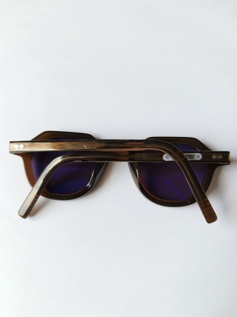 Akila Lola Sunglasses (Category: Sunglasses & Eyewear) located in Quezon City. Submitted by treasuredcollectibles (Listing ID 1461812636, Image 2). Description: brand: Akila model: Lola brand new with official receipt from purchase can be used for prescription.