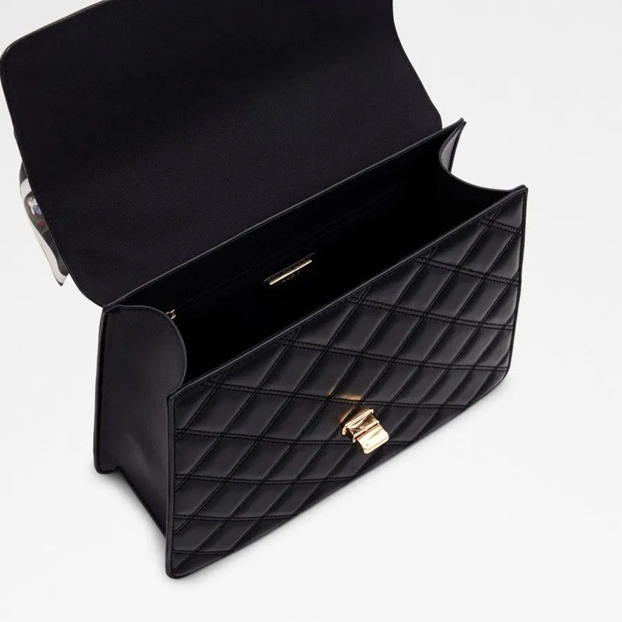 ALDO Top Handle Bag (Category: Luxury Bags & Wallets) located in Quezon City. Submitted by sclfxz (Listing ID 1461954742, Image 3). Description: ALDO Airy Top Handle Bag ✨ Original Price: ₱5,000 • Bought last 2023 SELLING for ONLY ₱200 💸 RFS: Not using anymore Issues: - Disheveled Silk Handle - Bag's leather is flaking/peeling off.