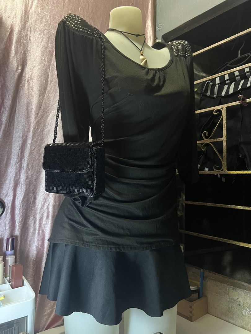 Alfred Sung Black Beaded Party Bag (Category: Purses & Pouches) located in Rizal. Submitted by evermourn777 (Listing ID 1461960047, Image 1). Description: - black beaded sling/purse -magnet closure - adjustable beaded chain strap - perfect for night outs or special occasions dm for more pics negotiable!! .