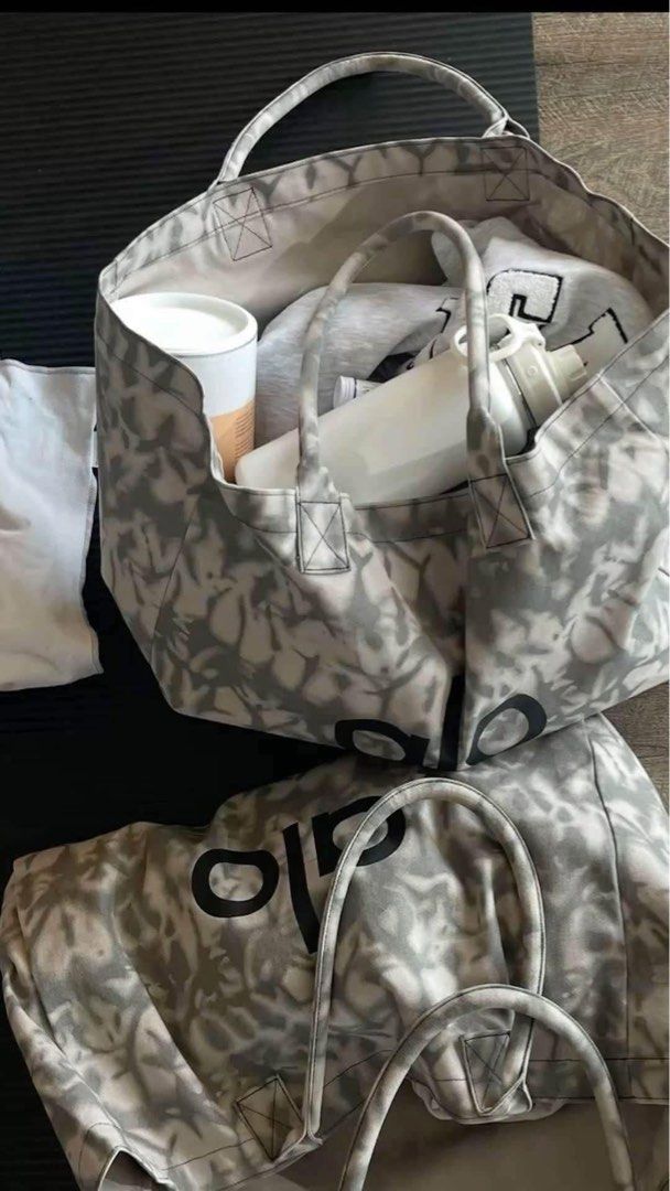 Alo Large Tote (Category: Tote Bags) located in Quezon City. Submitted by stuffs.hellyy (Listing ID 1461868173, Image 2). Description: .
