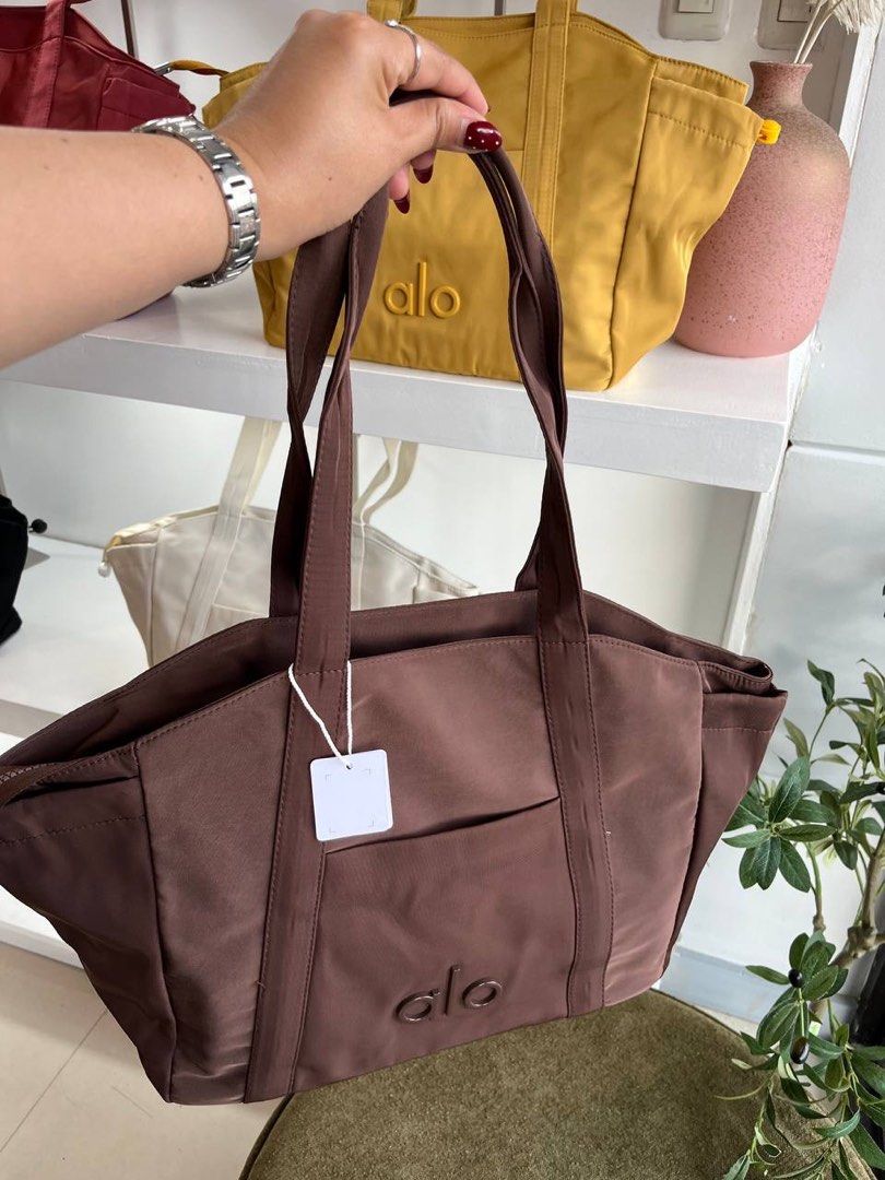 Alo Tote Bag (Category: Tote Bags) located in Manila. Submitted by luminosabags.ph (Listing ID 1461839642, Image 2). Description: .