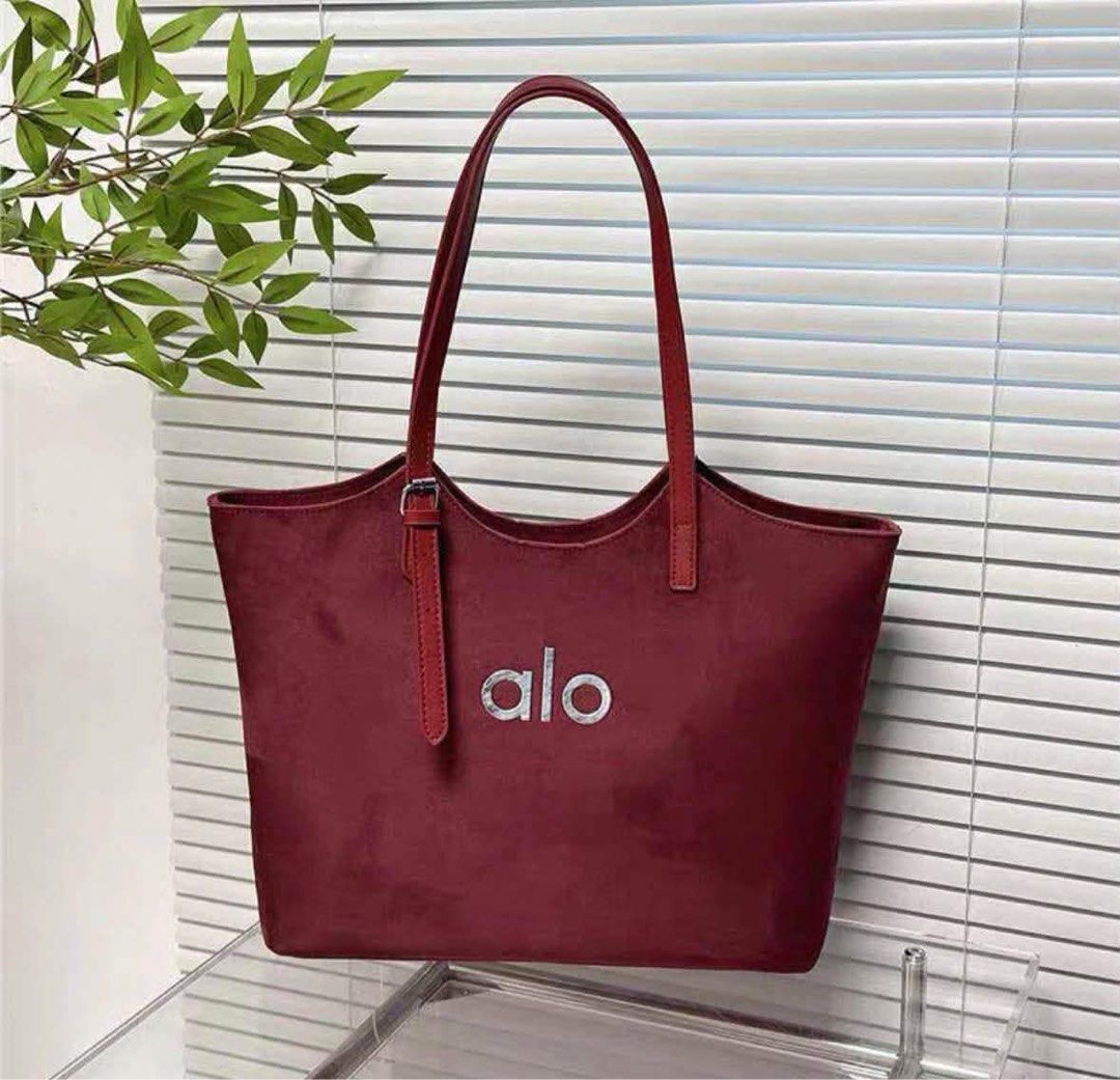 Alo tote bag (Category: Tote Bags) located in Quezon City. Submitted by stuffs.hellyy (Listing ID 1461999250, Image 2). Description: actual photo posted.