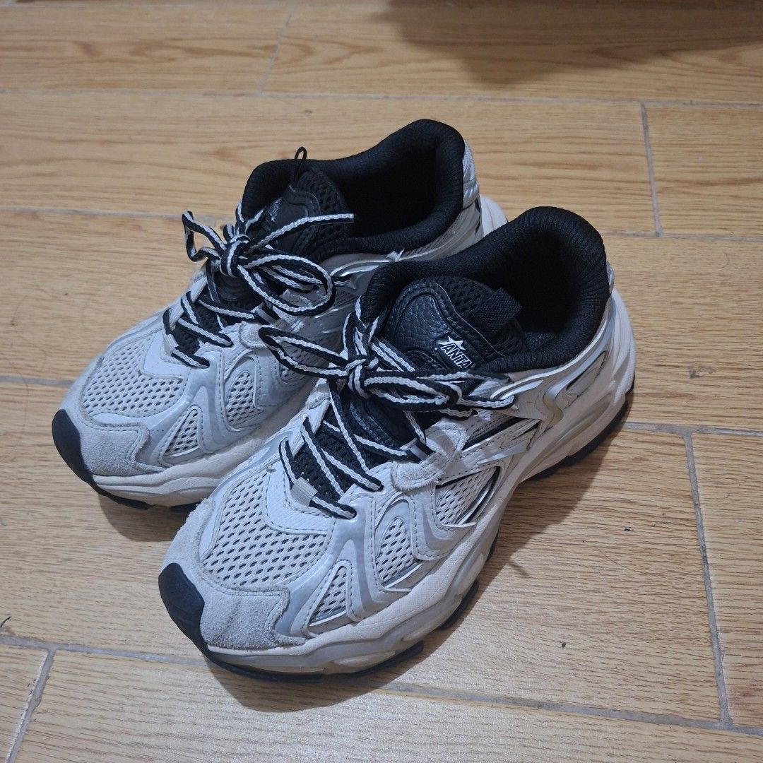 ANTA chunky silver and black sneakers (Category: Sneakers) located in Manila. Submitted by max-taira9_ (Listing ID 1461959747, Image 3). Description: - ANTA Running Shoes - Size: 6.5 US used it only a few times.