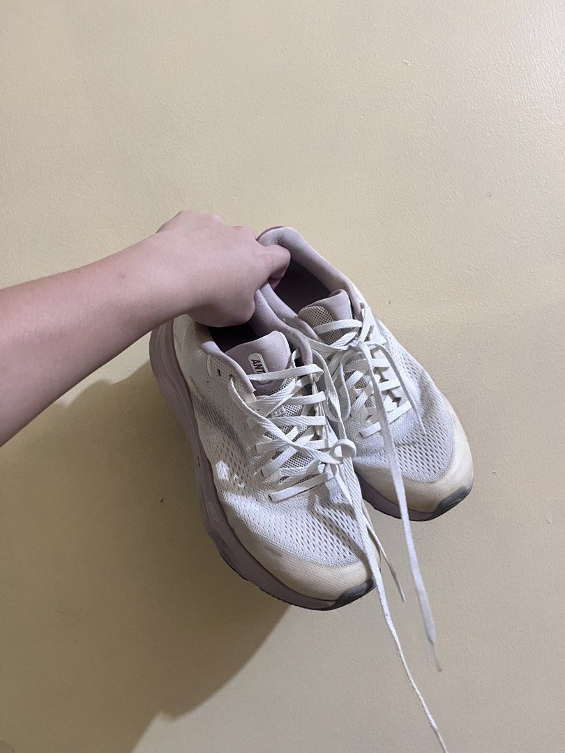 ANTA PG7 Running Shoes (Category: Sneakers) located in Quezon City. Submitted by ally_marie12 (Listing ID 1461900589, Image 1). Description: - bought for 2k++ - selling for 800 - minor scuffs on sole and toe area - well used but still good for running - good cushion and feels for running and waking rfs: bought new pair.