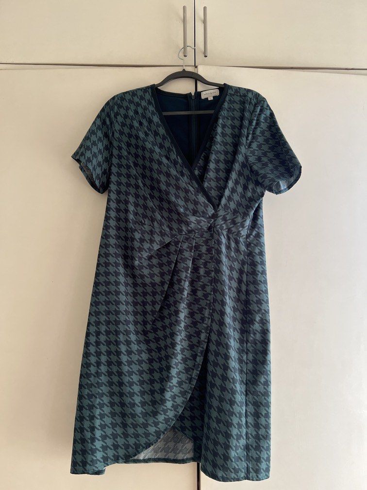 Apple & Eve Green dress- preloved (Category: Dresses) located in Manila. Submitted by jo_str (Listing ID 1461855737, Image 1). Description: Apple & Eve Green Dress- pre-loved Size XL .