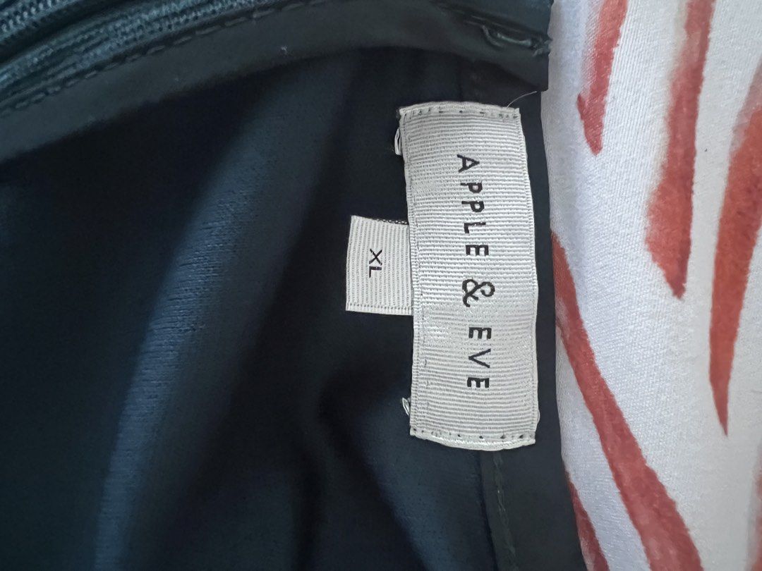 Apple & Eve Green dress- preloved (Category: Dresses) located in Manila. Submitted by jo_str (Listing ID 1461855737, Image 3). Description: Apple & Eve Green Dress- pre-loved Size XL .