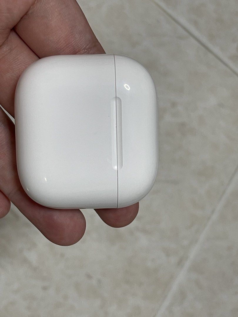 Apple AirPods 4 ANC （分類：耳機）位於 Hong Kong。 由 x_1_2_3 提交（商品編號 1461906119，圖片 1）。簡介： 真係好少用 真係計落都係用左幾次 所以仲勁新 始終用過所以平放 發覺非入耳式都係吾係咁啱我所以放 冇盒 原裝。