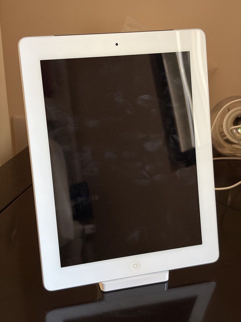 Apple iPad 3rd Gen 32GB WiFi White （分類：平板電腦 - iPad）位於 Hong Kong。 由 andrew2024 提交（商品編號 1461870678，圖片 3）。簡介： iPad 3rd Gen 32GB with smart case and iPad dock 。