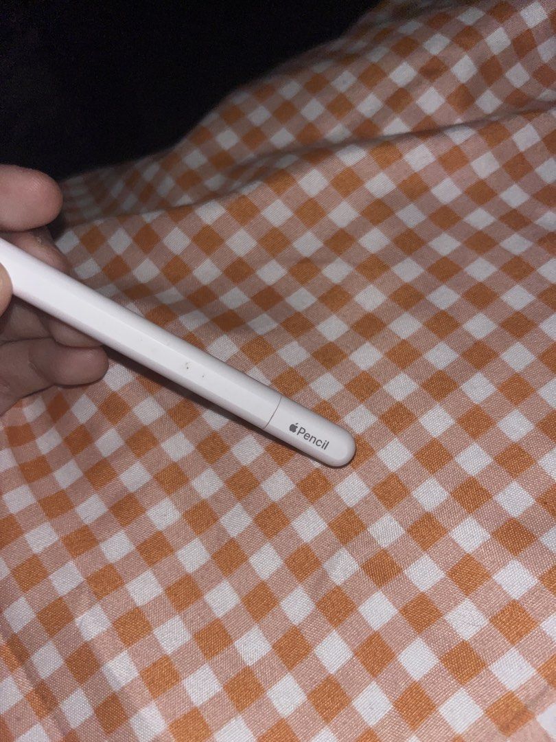 Apple Pencil (Category: Other Mobile & Gadget Accessories) located in Taytay. Submitted by syolvs (Listing ID 1461859239, Image 2). Description: Working Apple Pencil. however, the tip needs to be fixed and replaced. I have no time to do it po kasi. With box included.