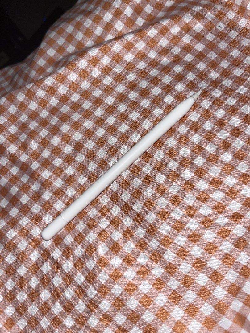 Apple Pencil (Category: Other Mobile & Gadget Accessories) located in Taytay. Submitted by syolvs (Listing ID 1461859239, Image 1). Description: Working Apple Pencil. however, the tip needs to be fixed and replaced. I have no time to do it po kasi. With box included.