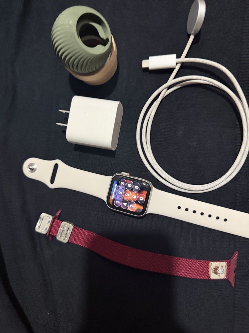 Apple Watch SE 3 Sport Band (Category: Wearables & Smart Watches) located in Mandaluyong City. Submitted by chlsisshi (Listing ID 1461901898, Image 2). Description: apple watch se 3 gps sport band + charging cord — got this for 13k on orange app — rfs: need cash bc of emergency — 83% battery health — will add charging brick & charging stand.