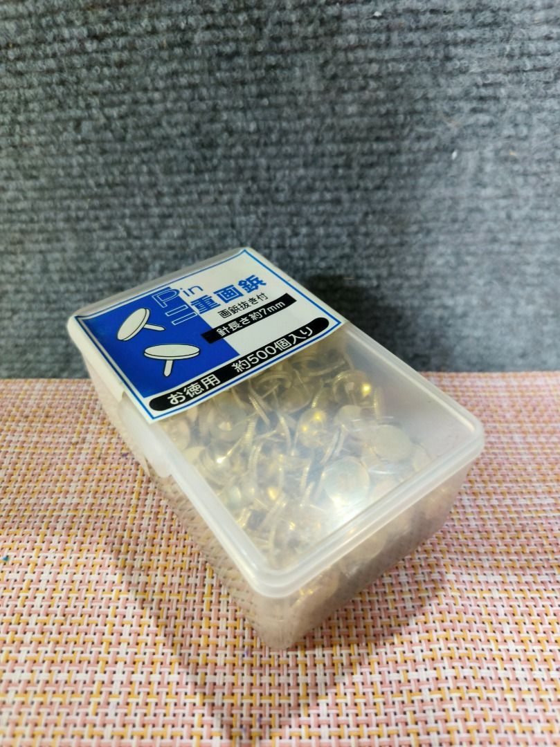 Approx. 500pcs Gold Push Pins for Notice Board (Category: Everything Else Others) located in San Leonardo. Submitted by burgossanleonardo.12345 (Listing ID 1461933400, Image 3). Description: - Approximately 500 pieces per box - Gold colored pins with clear plastic heads - Needle length: about 7mm - Ideal for notice boards and cork boards.