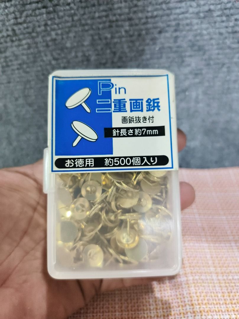 Approx. 500pcs Gold Push Pins for Notice Board (Category: Everything Else Others) located in San Leonardo. Submitted by burgossanleonardo.12345 (Listing ID 1461933400, Image 1). Description: - Approximately 500 pieces per box - Gold colored pins with clear plastic heads - Needle length: about 7mm - Ideal for notice boards and cork boards.