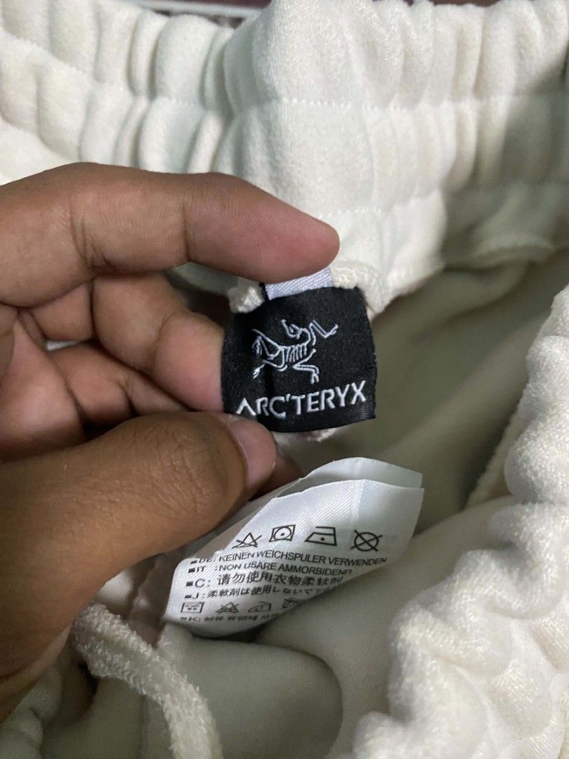 Arc'teryx Cream Sweatpants L (Category: Joggers) located in Manila. Submitted by justinthriftshop_07 (Listing ID 1461978028, Image 3). Description: - Brand: Arc'teryx - Color: Cream - Size: L - Made in: Vietnam - Features: Elastic waistband with drawstring, two side pockets - Detail: Embroidered logo on left leg - Style: Comfortable, casual, great for lounging or everyday wear.