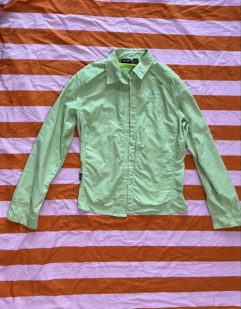 Arc'teryx Lightweight Button-Up Shirt (Category: Coats, Jackets and Outerwear) located in Mandaluyong City. Submitted by hopeworldplane (Listing ID 1461910186, Image 1). Description: - Light green Arc'teryx button-up shirt - Long sleeves with button cuffs - Lightweight material, ideal for outdoor activities or casual wear - Small Arc'teryx logo embroidered on the chest - Two functional chest pockets - Internal Arc'teryx branding tag.
