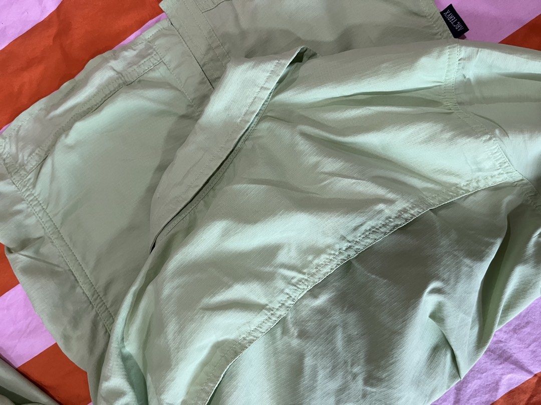 Arc'teryx Lightweight Button-Up Shirt (Category: Coats, Jackets and Outerwear) located in Mandaluyong City. Submitted by hopeworldplane (Listing ID 1461910186, Image 2). Description: - Light green Arc'teryx button-up shirt - Long sleeves with button cuffs - Lightweight material, ideal for outdoor activities or casual wear - Small Arc'teryx logo embroidered on the chest - Two functional chest pockets - Internal Arc'teryx branding tag.